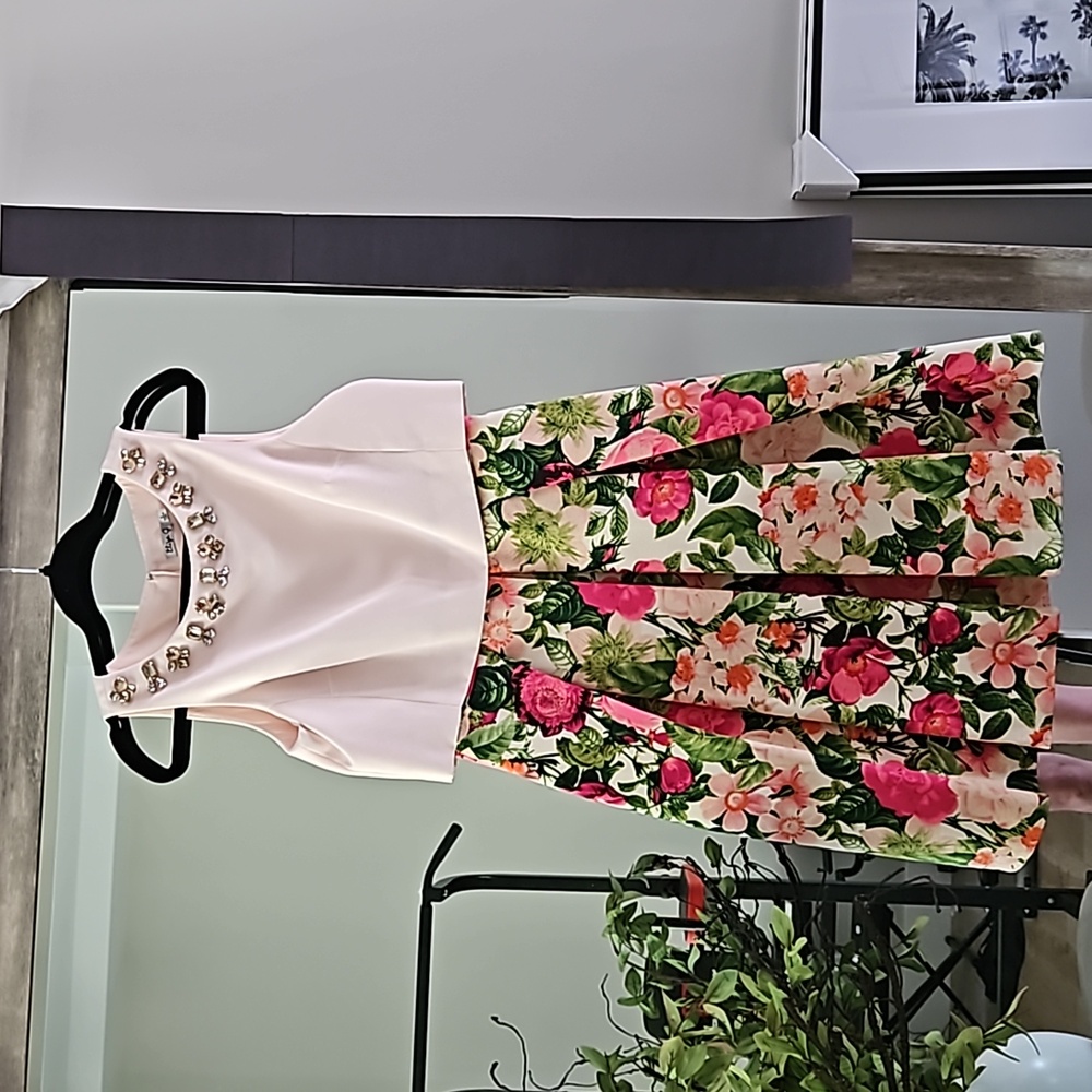 Eliza J Womens sz 4 Floral Dress